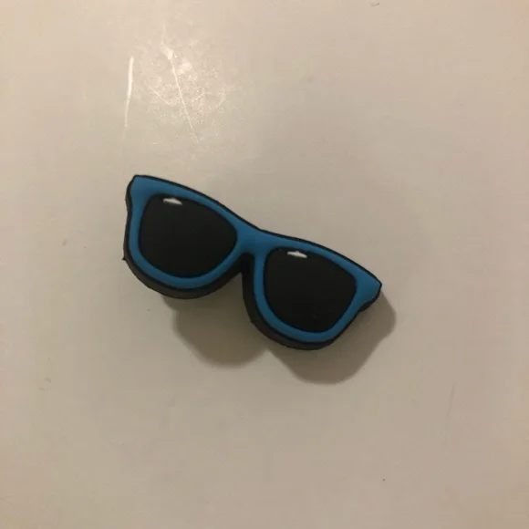 Added 2 More and Box - Crocs Jibbitz (4) NWOT - Picture 3 of 13